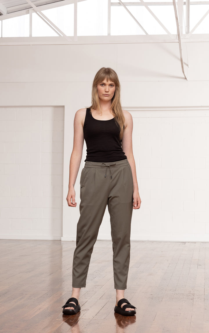 PERFORMANCE TWILL JOGGER - CLEARANCE