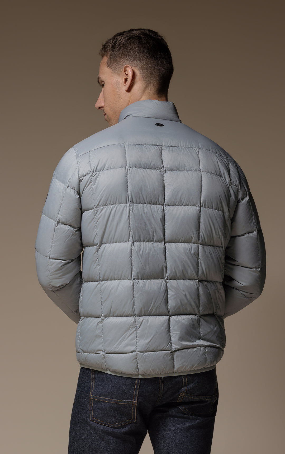 ESSENTIAL LIGHTWEIGHT DOWN JACKET