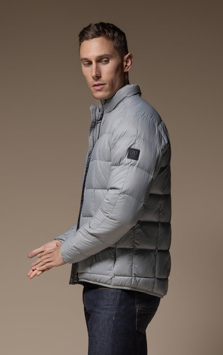 ESSENTIAL LIGHTWEIGHT DOWN JACKET