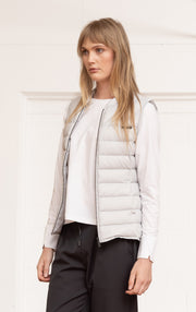 ESSENTIAL LIGHTWEIGHT DOWN VEST