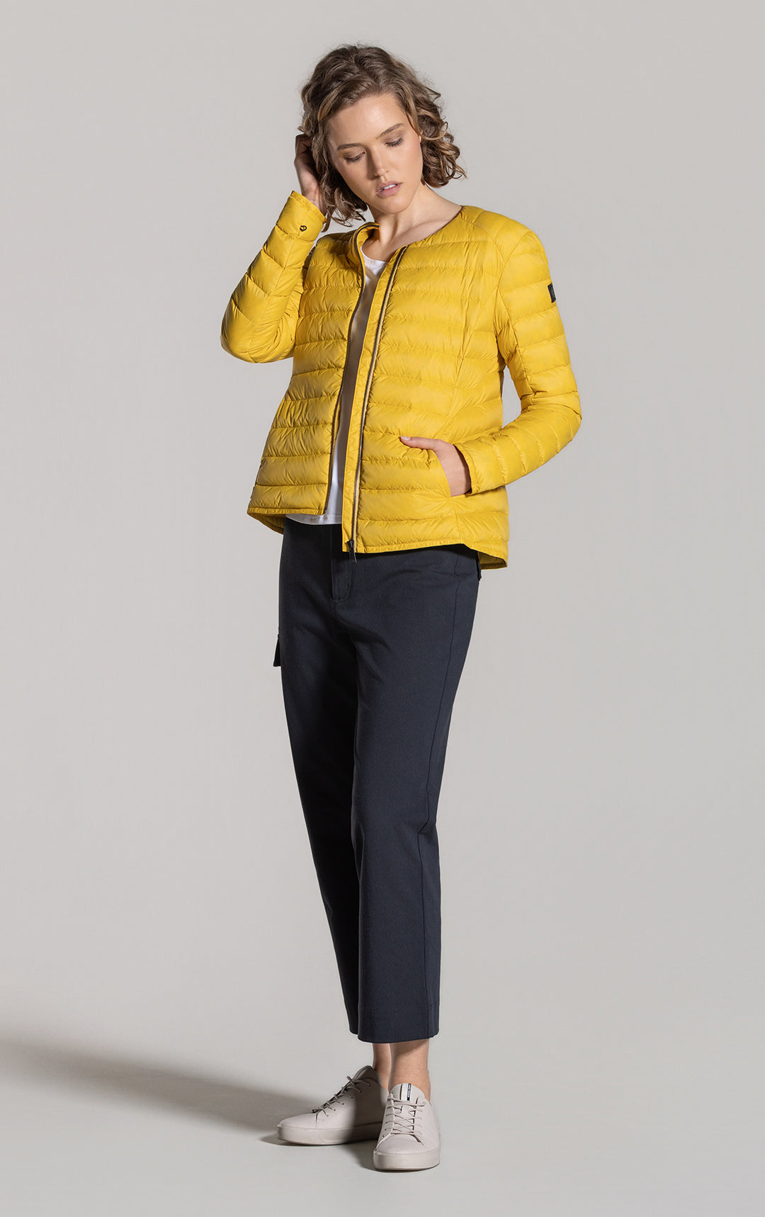 ESSENTIAL LIGHTWEIGHT DOWN JACKET