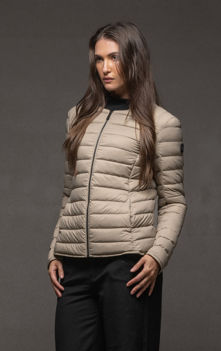 ESSENTIAL LIGHTWEIGHT DOWN JACKET