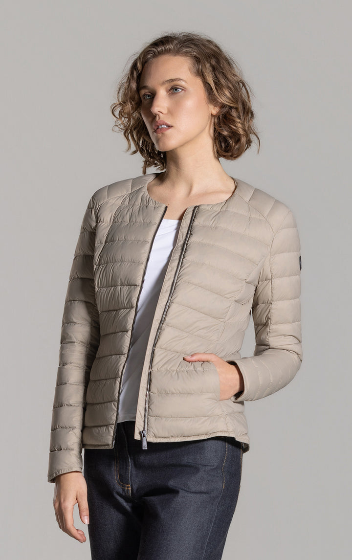 ESSENTIAL LIGHTWEIGHT DOWN JACKET