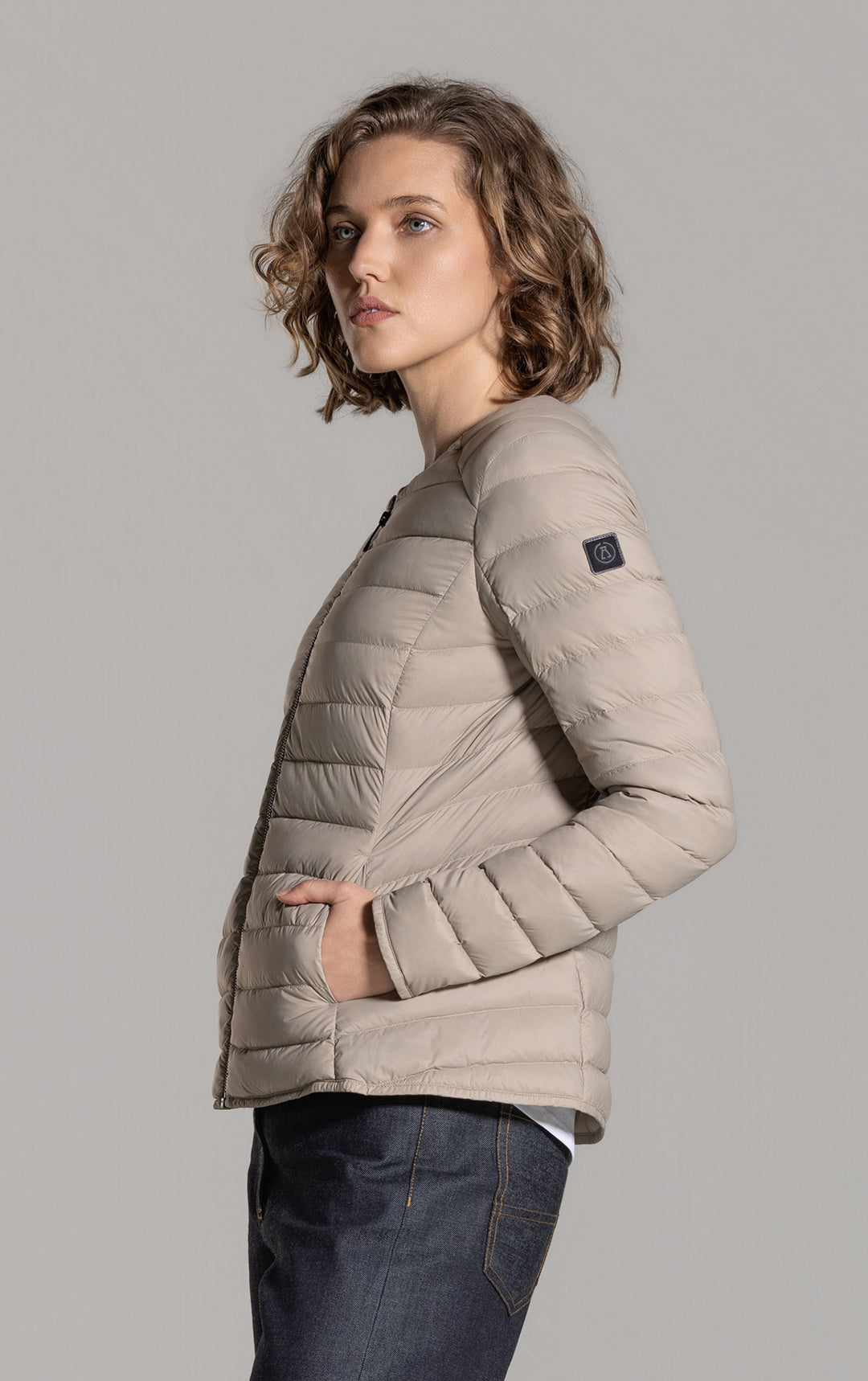 ESSENTIAL LIGHTWEIGHT DOWN JACKET