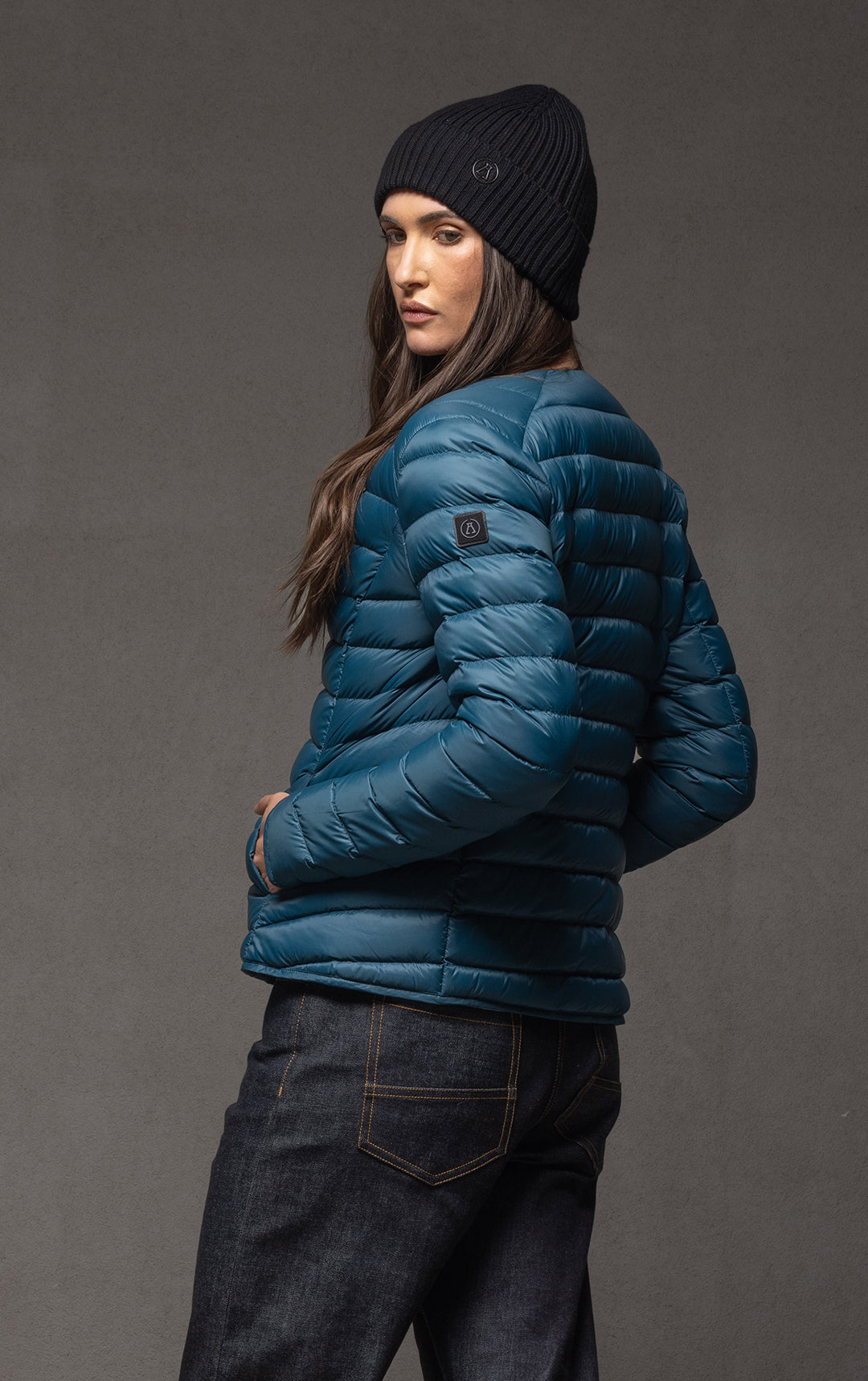 ESSENTIAL LIGHTWEIGHT DOWN JACKET