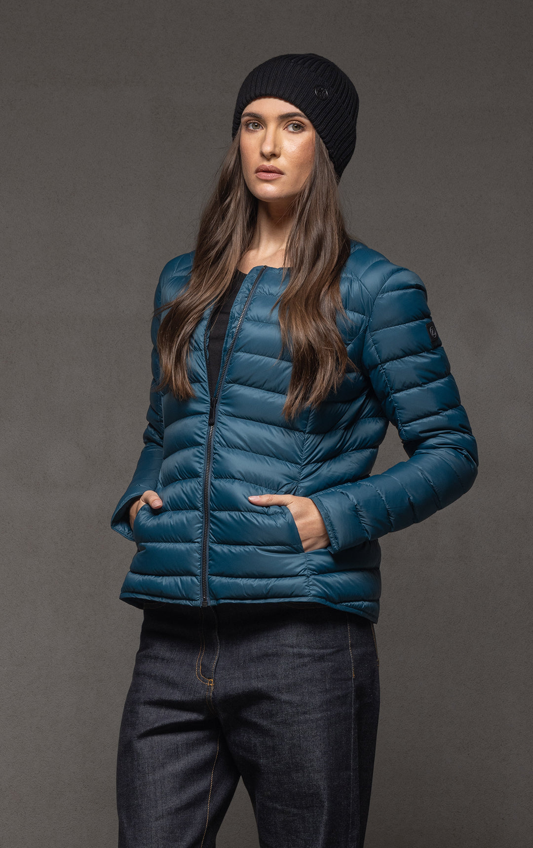 ESSENTIAL LIGHTWEIGHT DOWN JACKET