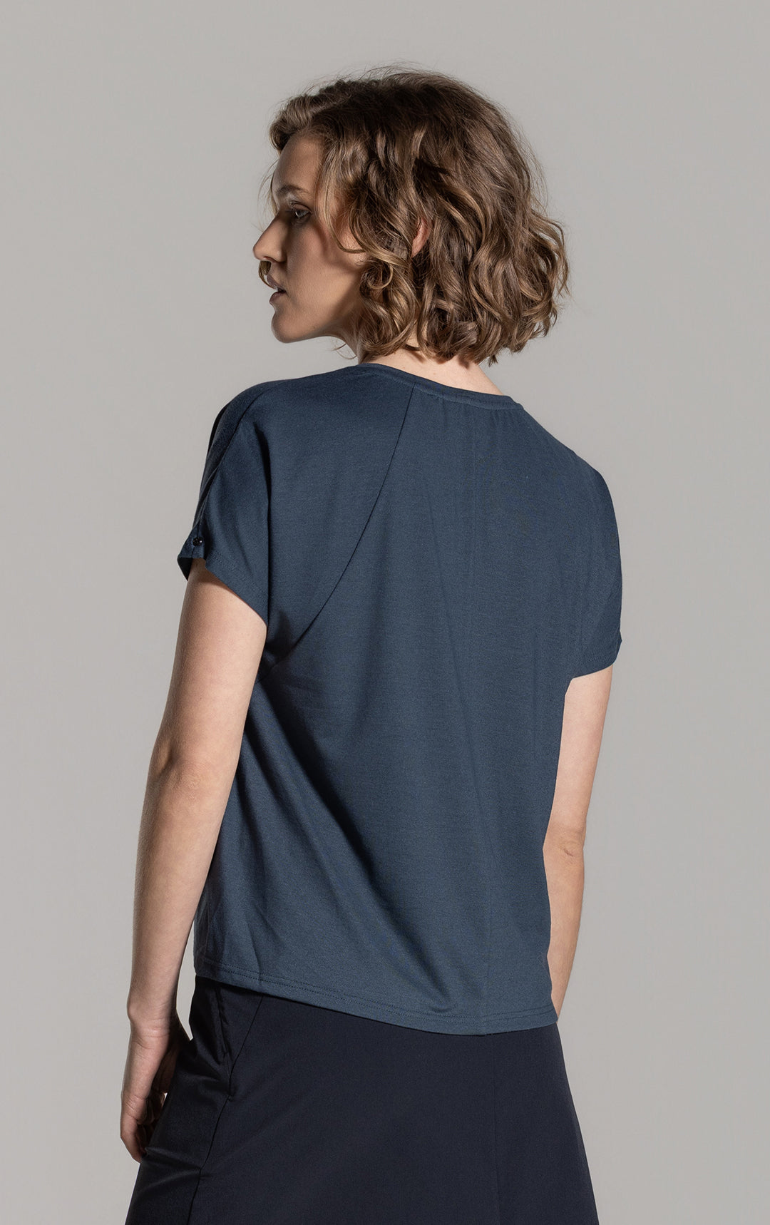 PERFORMANCE RAGLAN TEE