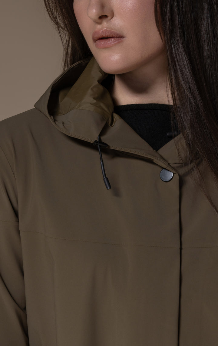 LIGHTWEIGHT SWING RAINSHELL