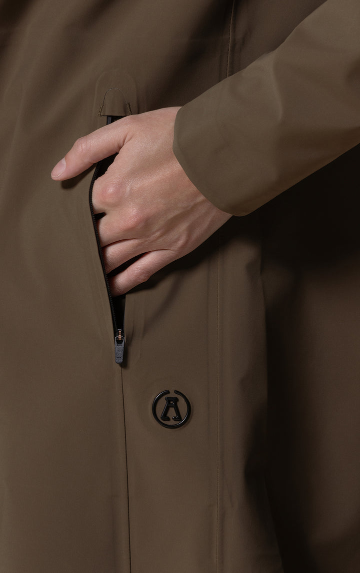 LIGHTWEIGHT SWING RAINSHELL
