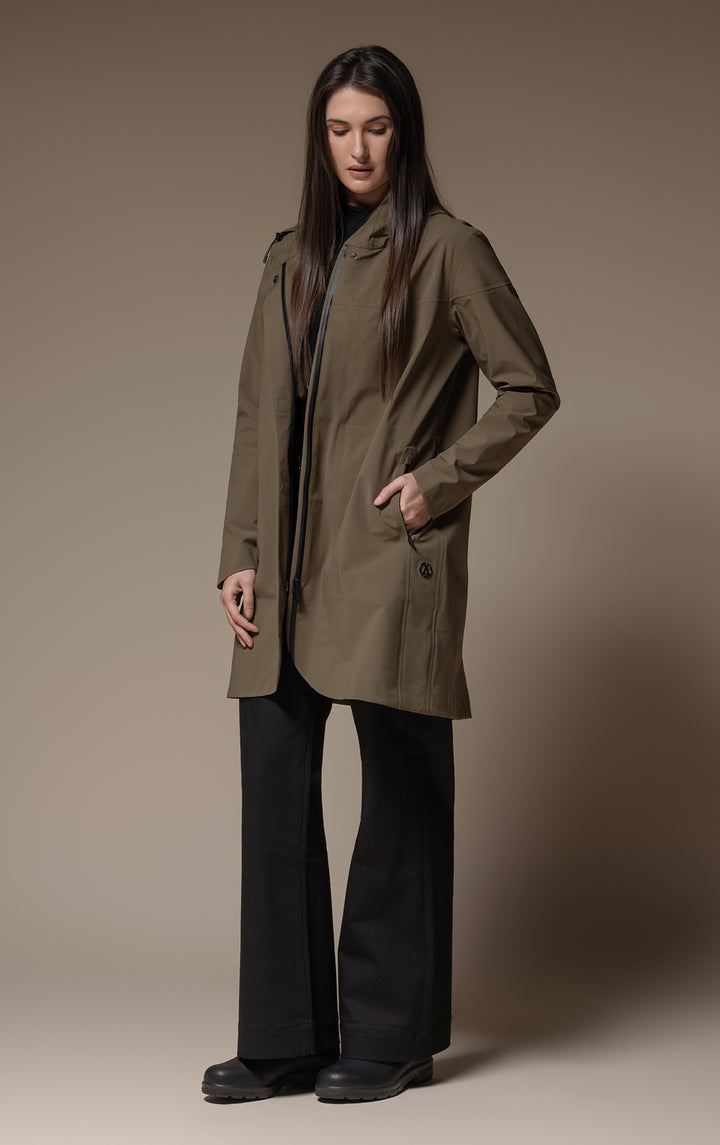 LIGHTWEIGHT SWING RAINSHELL