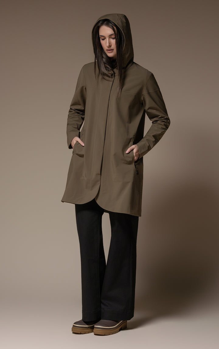 LIGHTWEIGHT SWING RAINSHELL