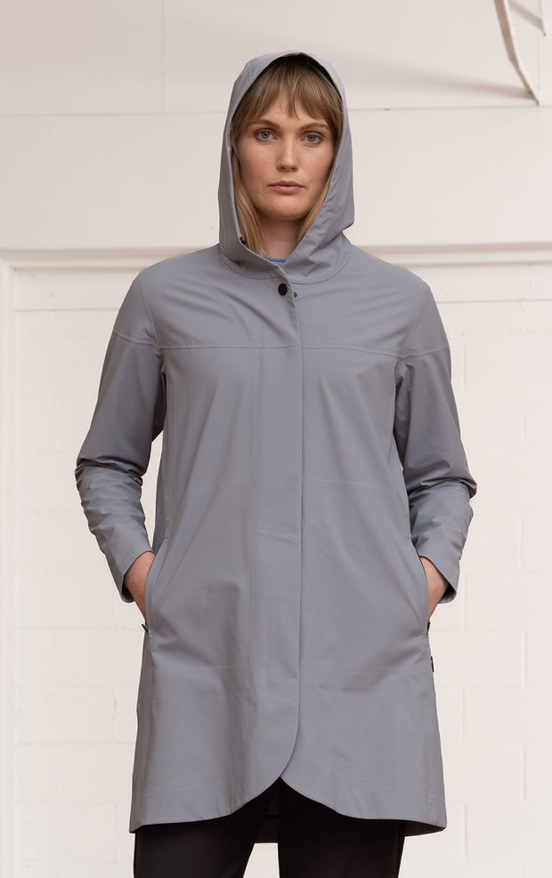 LIGHTWEIGHT SWING RAINSHELL