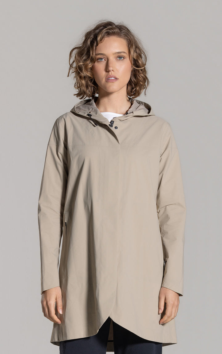 LIGHTWEIGHT SWING RAINSHELL