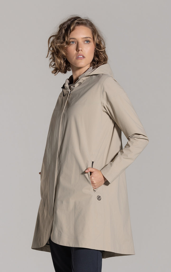 LIGHTWEIGHT SWING RAINSHELL