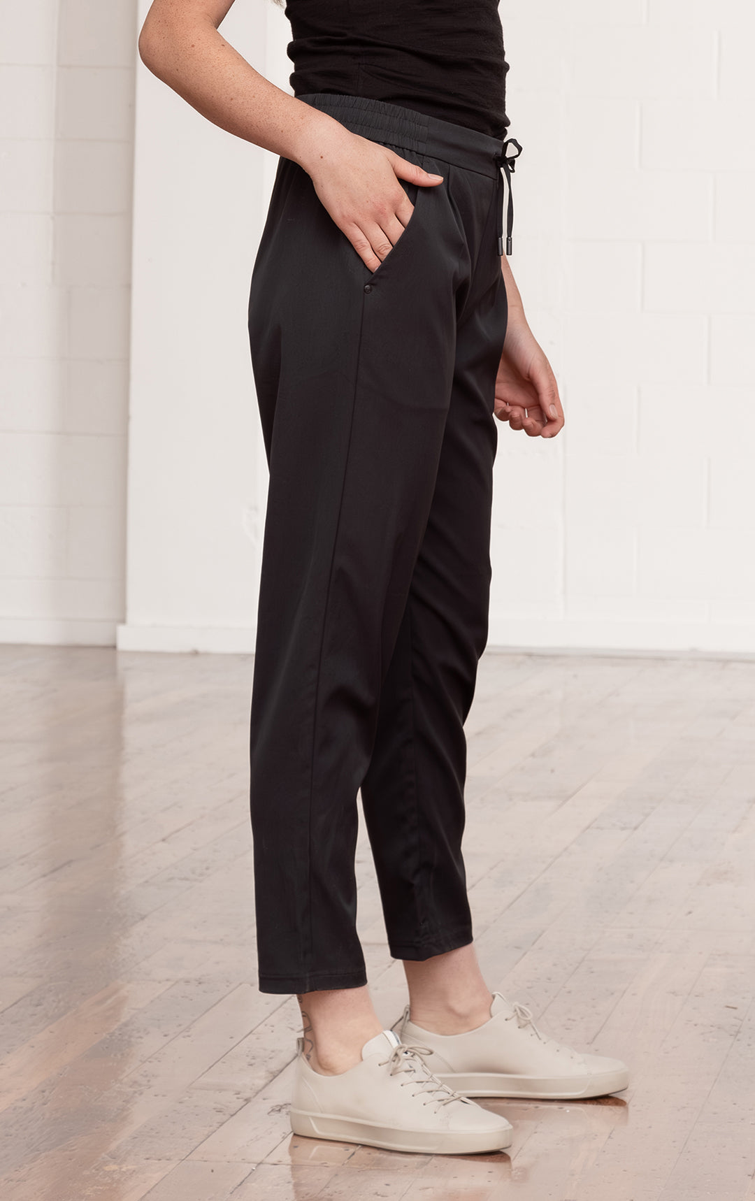 PERFORMANCE TWILL JOGGER - CLEARANCE