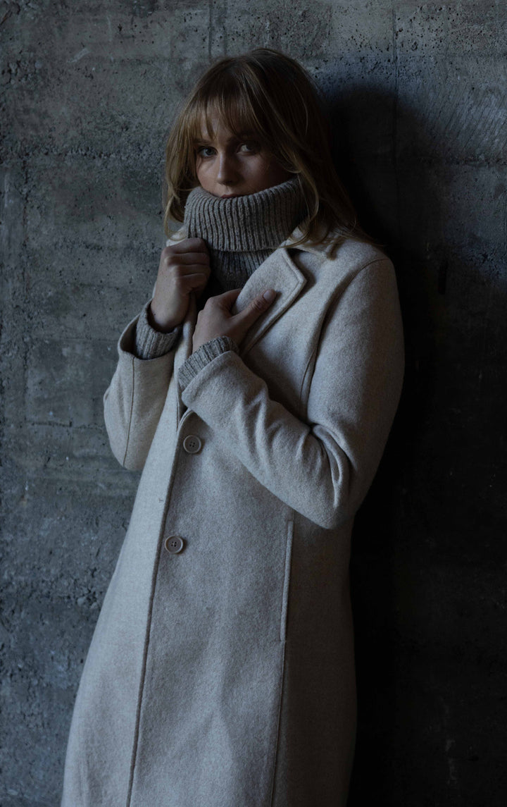 SINGLE BREASTED WOOL COAT