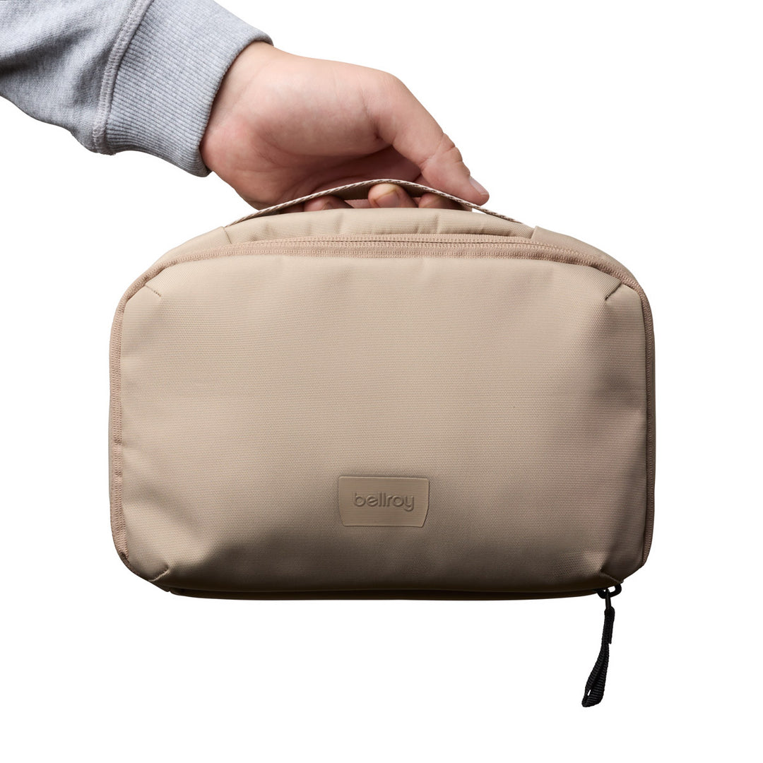 BELLROY - HANGING TOILETRY KIT