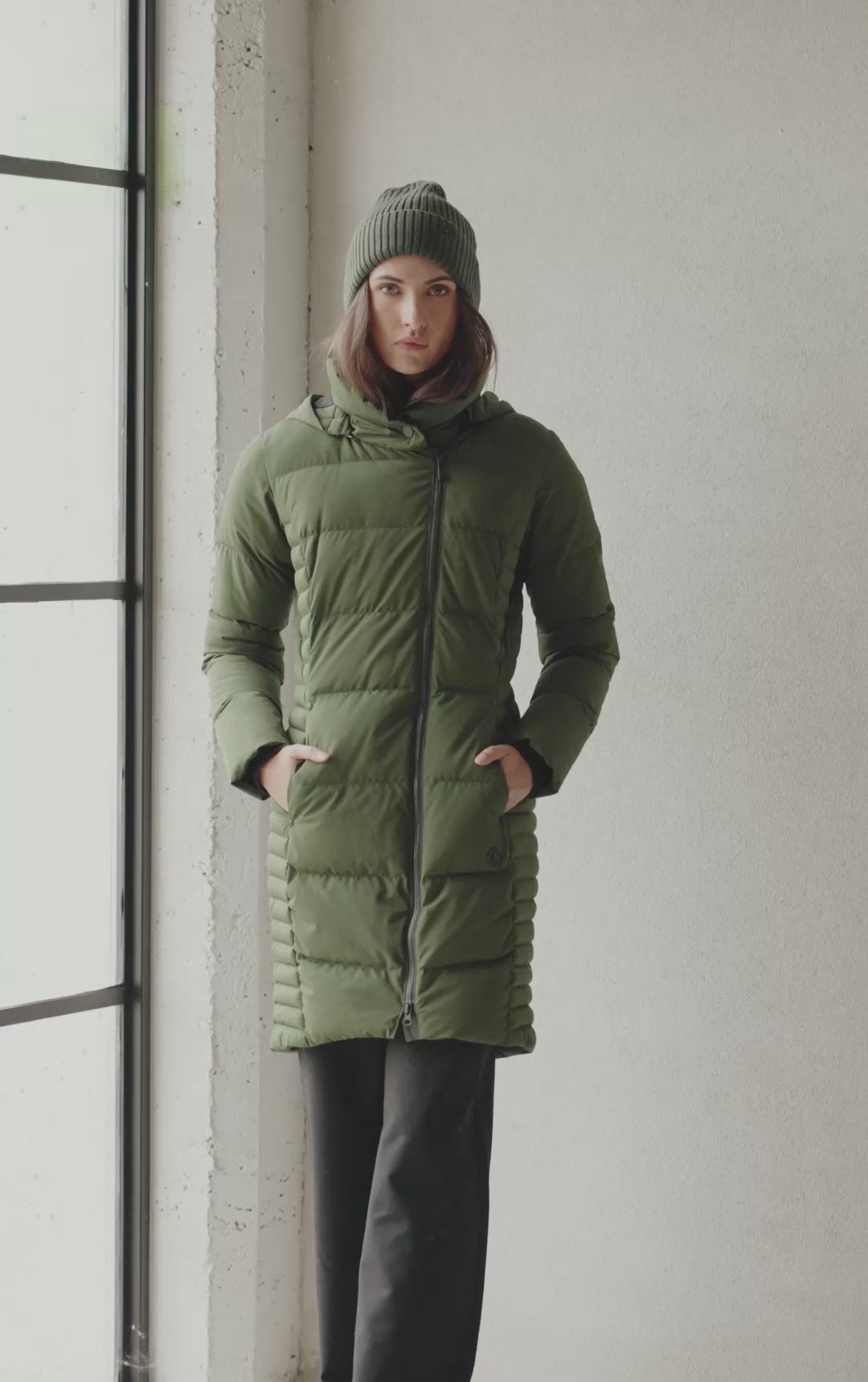 LAMINATED DOWN COAT