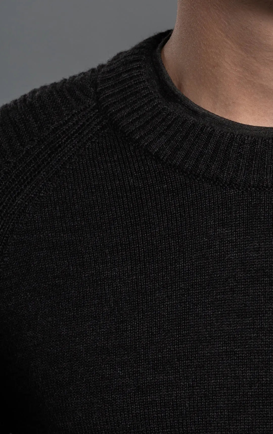 7 Guage Merino Crew - AEM149 - Black Marle